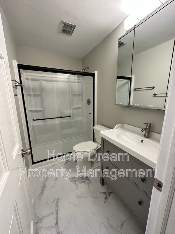 Building Photo - 1401 Bragg Rd