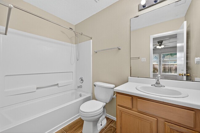 Building Photo - 6343 Settlers Square Ln