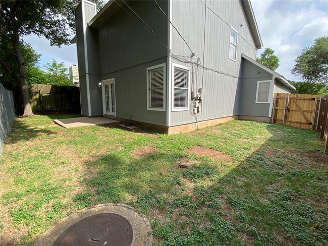Building Photo - 4001 Alexandria Dr