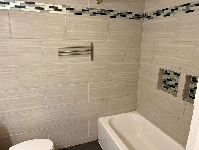 Building Photo - Cedar Mills Two Bedroom Condo-Nicely Remodeled!