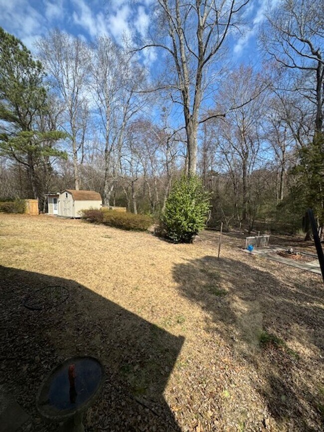 Building Photo - 305 Glen Oak Dr