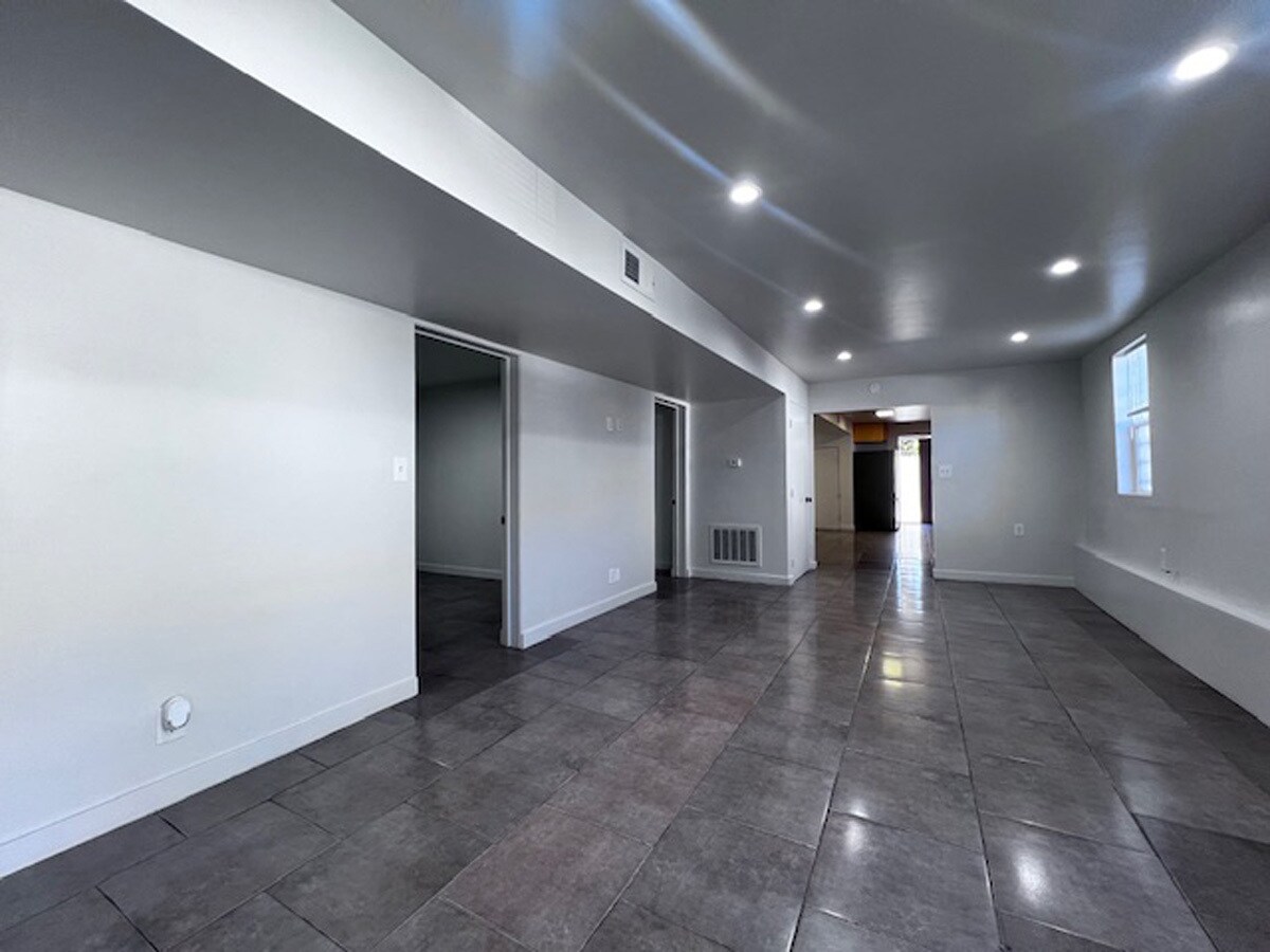 Building Photo - 1037 Peralta St