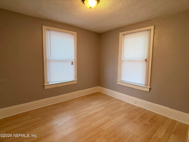 Building Photo - 511 Ivy St