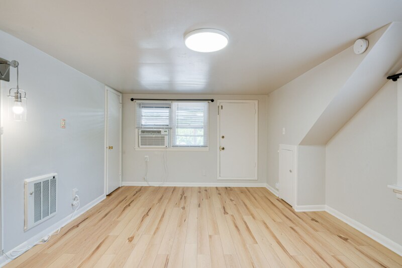 Building Photo - 600 Larkin Springs Rd