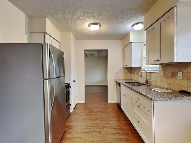 Building Photo - 8502 Avington Rd