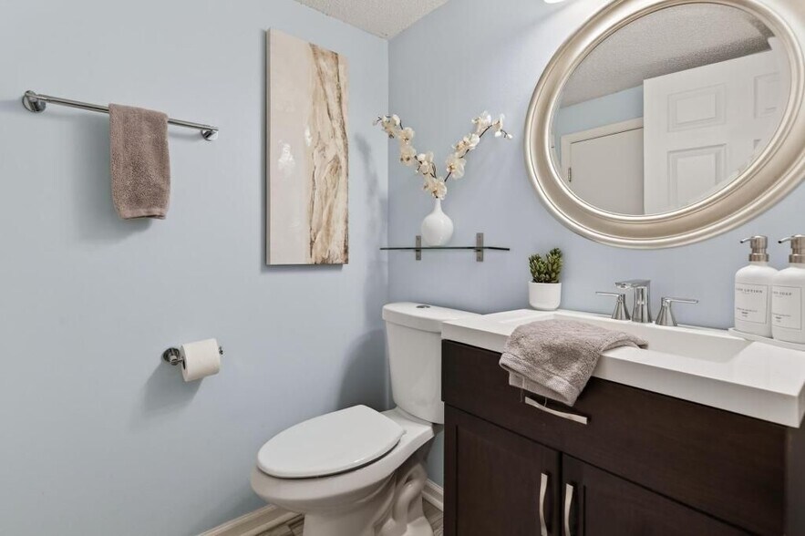 Building Photo - 805 Old Bridge Rd