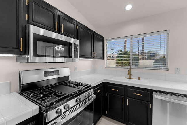 Building Photo - 83950 Avenida Serena