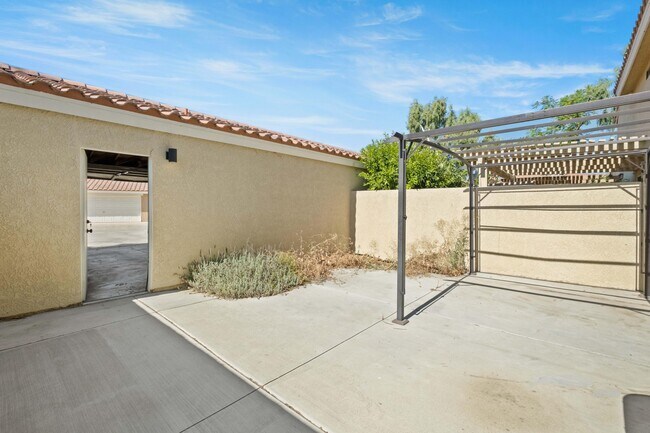 Building Photo - 424 Tava Ln