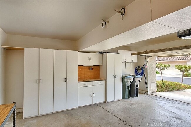 Building Photo - 8015 E Treeview Ct
