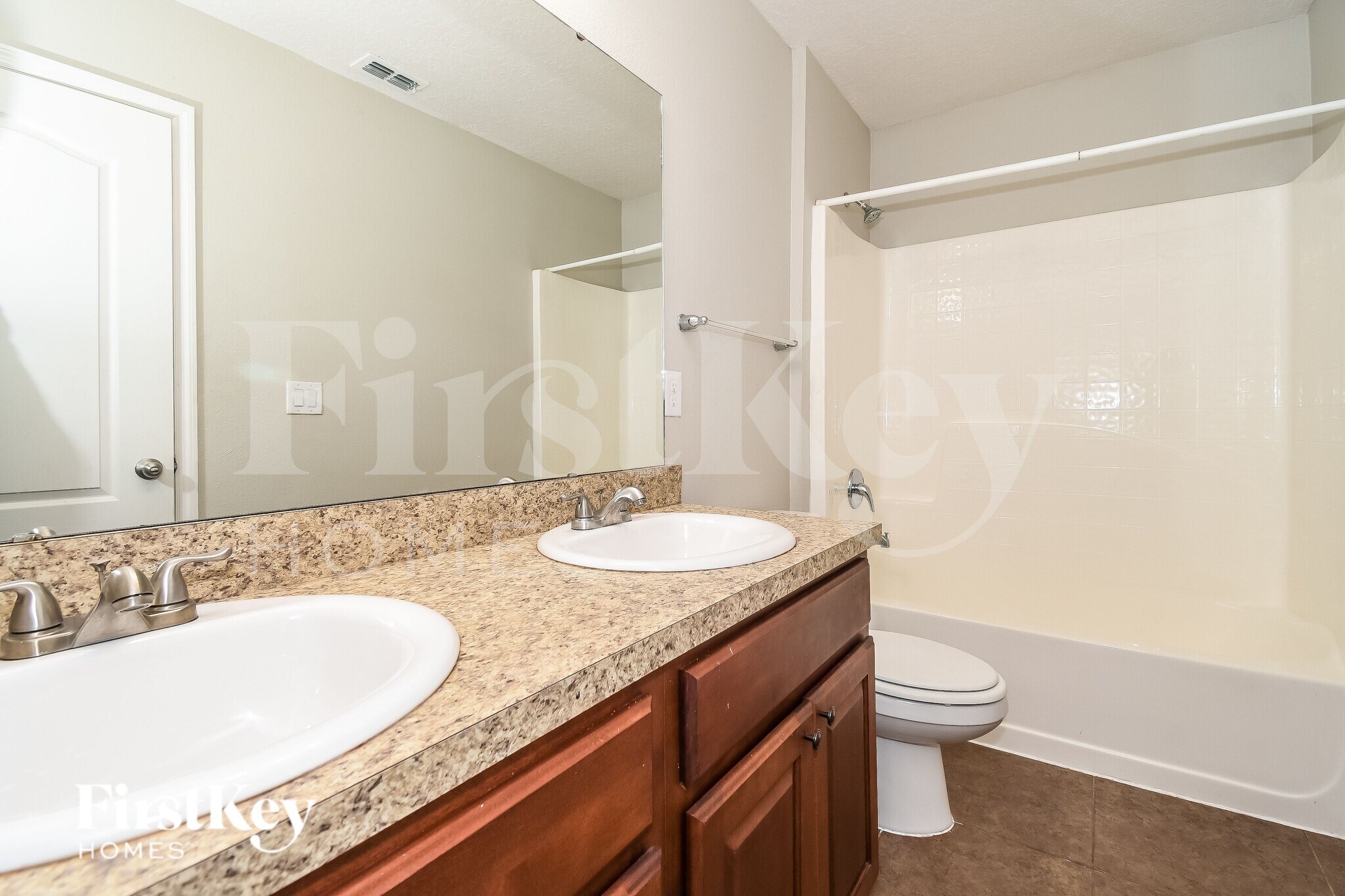 Building Photo - 10280 Magnolia Hills Dr