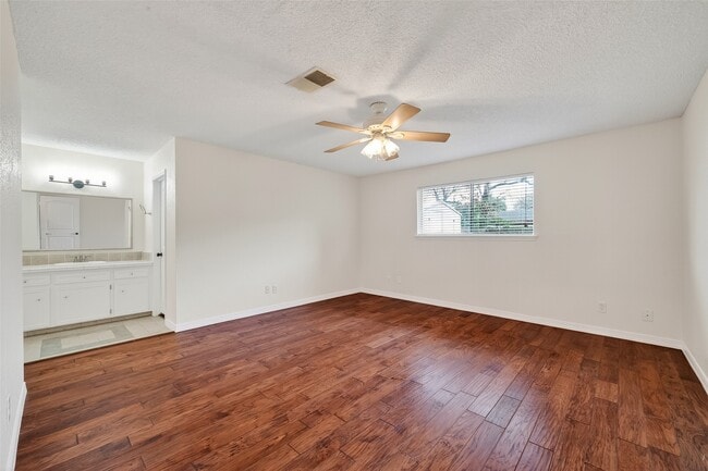 Building Photo - 9538 Ravensworth Dr