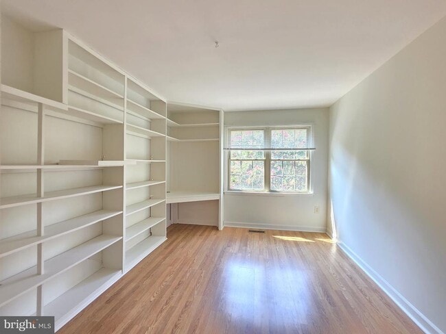 Building Photo - 5814 Tudor Ln