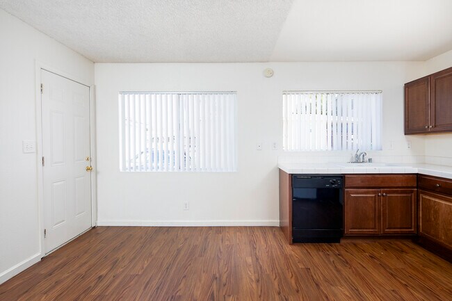 Building Photo - 2112-2114 Thomas Avenue - 2114 Unit 1-