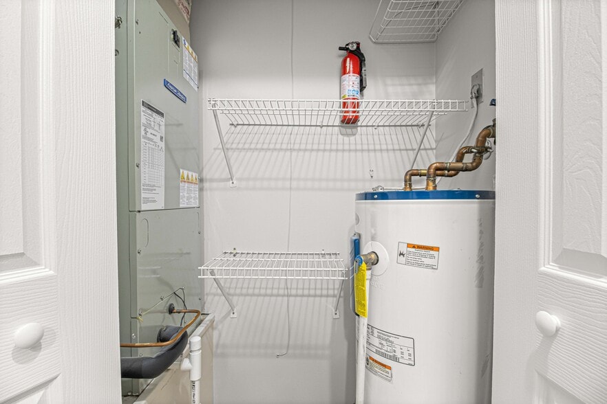 Building Photo - 810 SE 2nd St