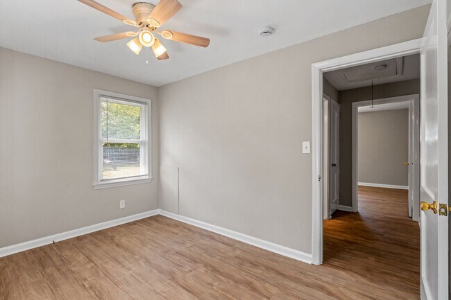 Building Photo - 508 Mayflower Dr