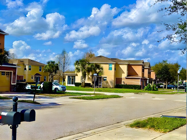 Building Photo - 1307 Priory Cir
