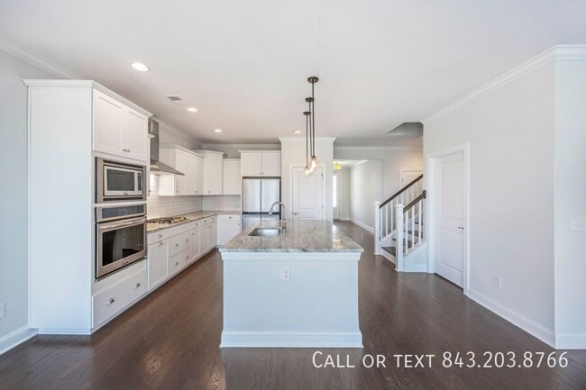 Building Photo - 2219 Midden Dr