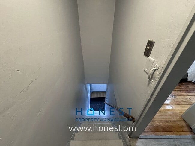 Building Photo - 5 Sheldon St