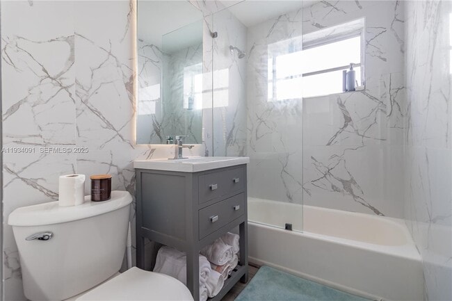 Building Photo - 1051 Michigan Ave