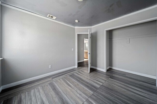 Building Photo - 5135 Pacifica Ave