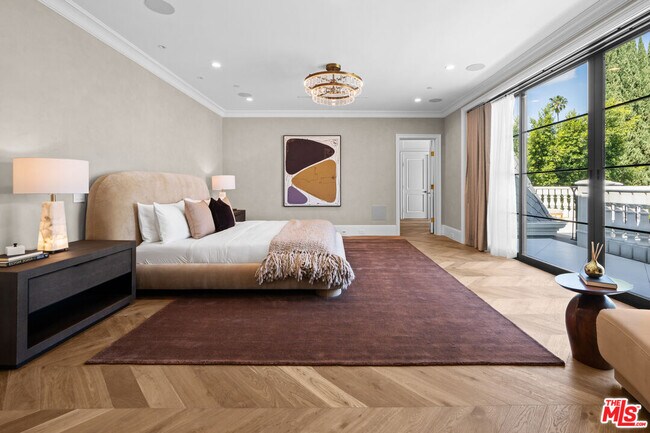 Building Photo - 616 N Alpine Dr