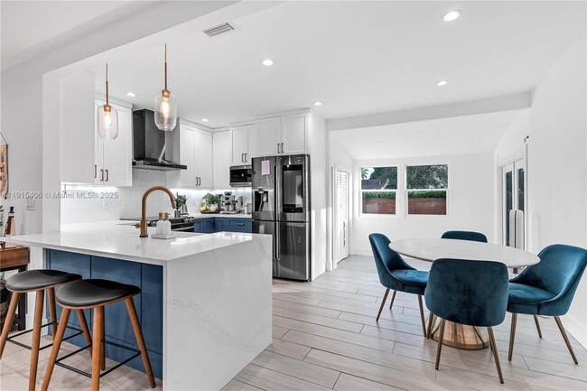 Building Photo - 6860 SW 37th St