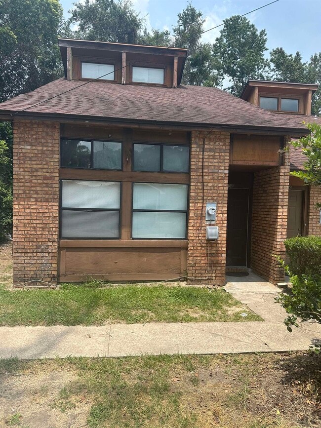 Building Photo - 1938 Nekoma Ct