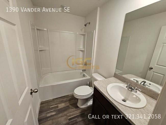 Building Photo - 1390 Vander Ave SE