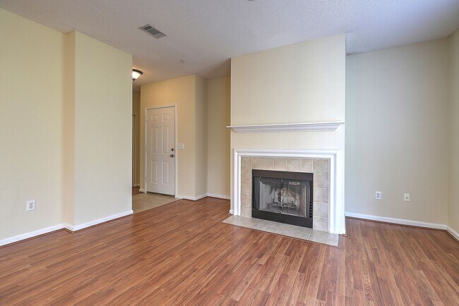 Building Photo - 1 bedroom unit in the Concord West of the ...
