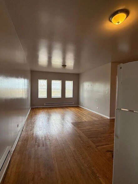 Building Photo - 1613 W 87th St