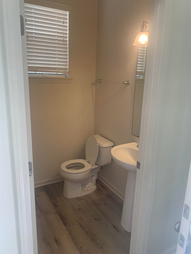 Building Photo - 200 Sienna Pl