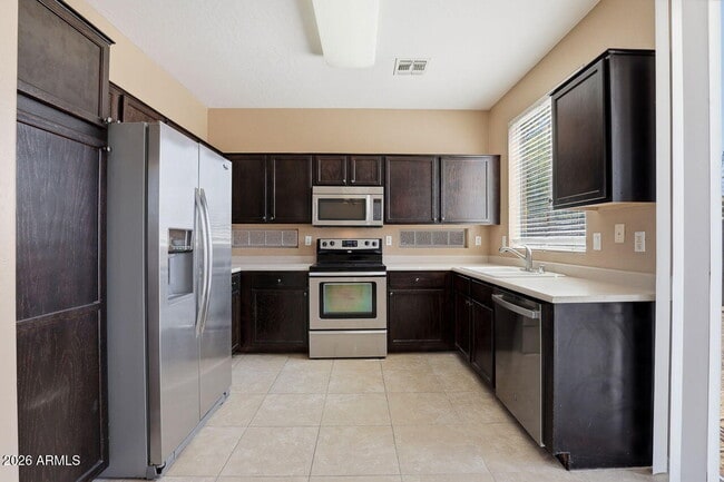 Building Photo - 11433 W Yavapai St