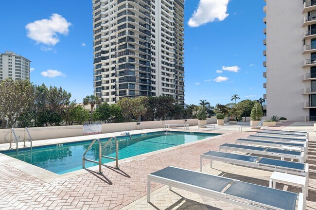Building Photo - 4200 N Ocean Dr
