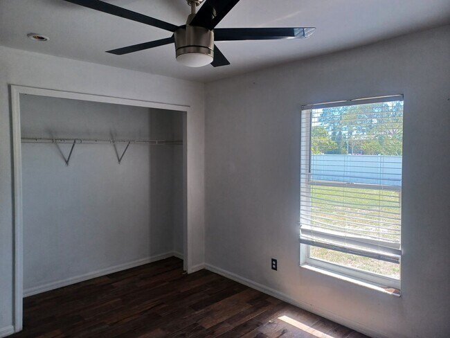 Building Photo - Available Now: 3/2 + den Home On A Quiet D...