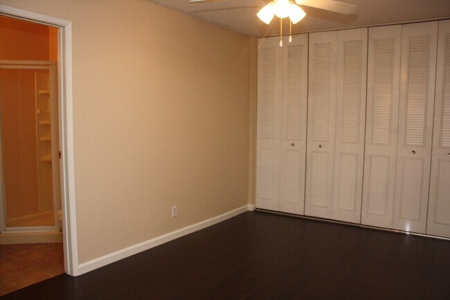 Building Photo - Superb Dual Master Townhome!