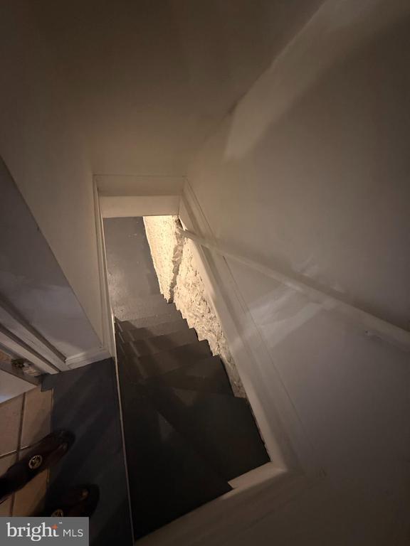 Building Photo - 824 E 33rd St