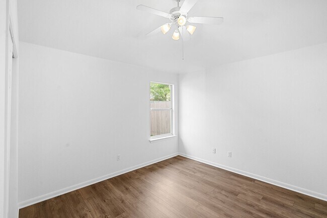 Building Photo - 2305 Boulder Run