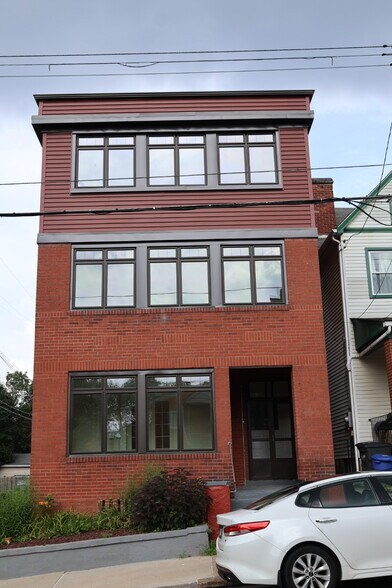 Building Photo - 813 N Sheridan Ave