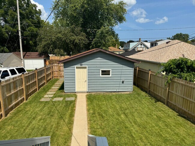 Building Photo - 4 BED, 3 BATH, Fully renovated Single Fami...