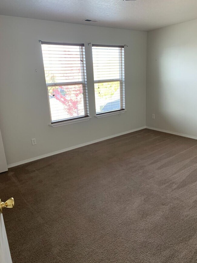 Building Photo - Newer home in the Sawtooth Lakes Neighborh...
