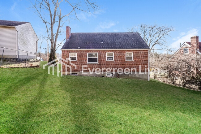 Building Photo - 3454 Robinet Dr