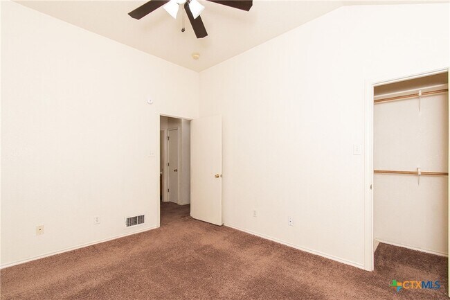 Building Photo - 4408 Deek Dr