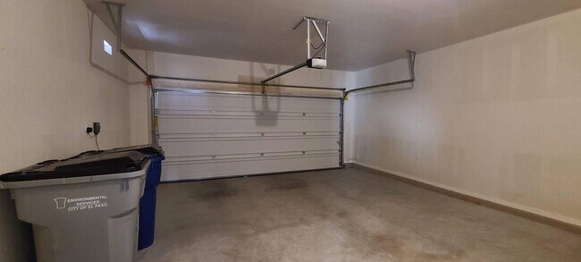 Building Photo - 12065 Mesquite River Dr