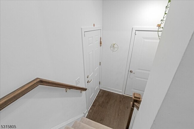 Building Photo - 33 Veterans Wy