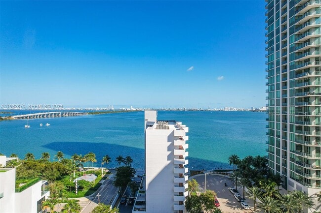 Building Photo - 555 NE 30th St