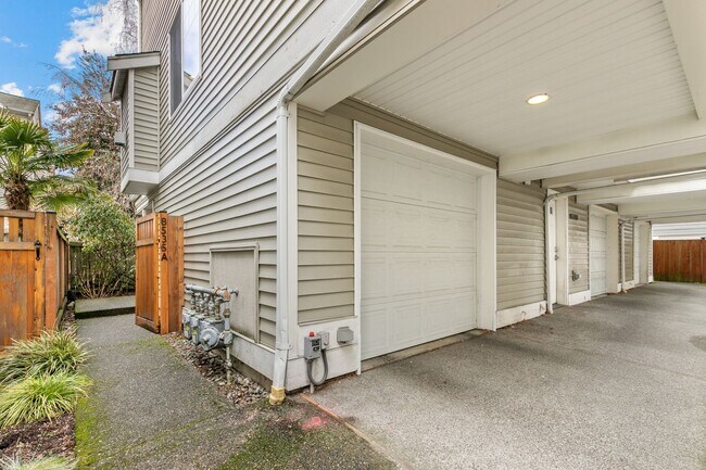 Building Photo - 2bd/1.5ba Seattle Townhouse