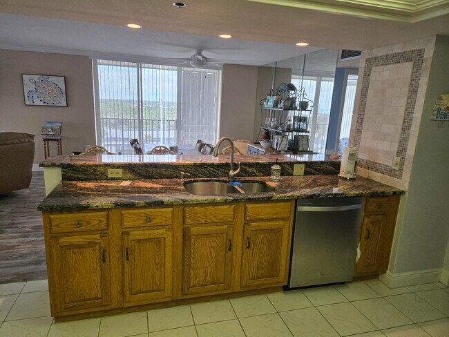 Building Photo - 5047 N Hwy A1A