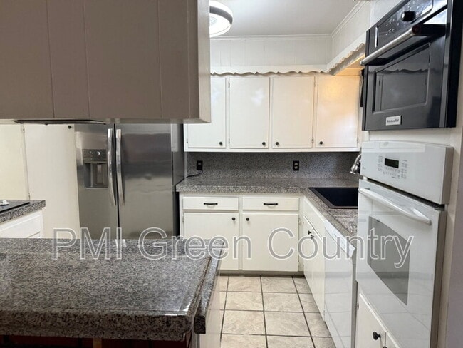 Building Photo - 3315 S 88th E Ave
