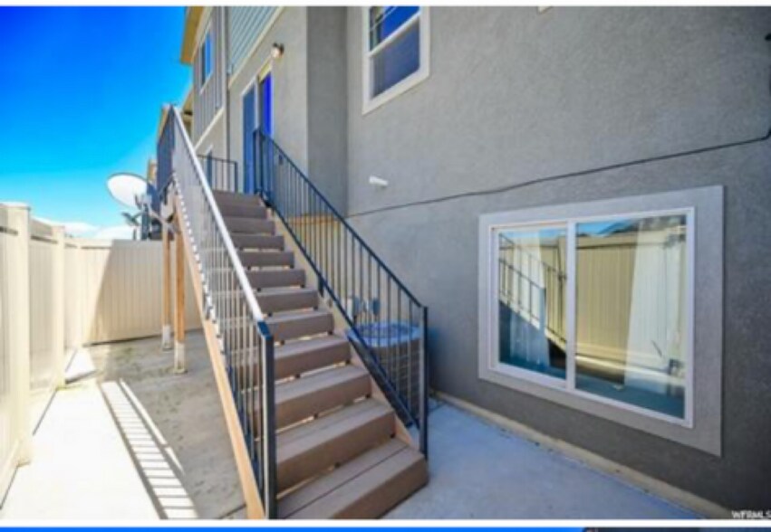 Building Photo - 14468 S Edgemere Dr