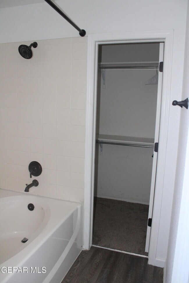 Building Photo - 12516 Twin Leaf Dr